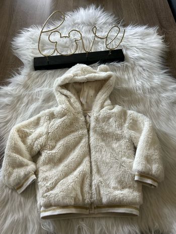 Très belle veste capuche 🥰 douce taille 24 mois de chez gemo