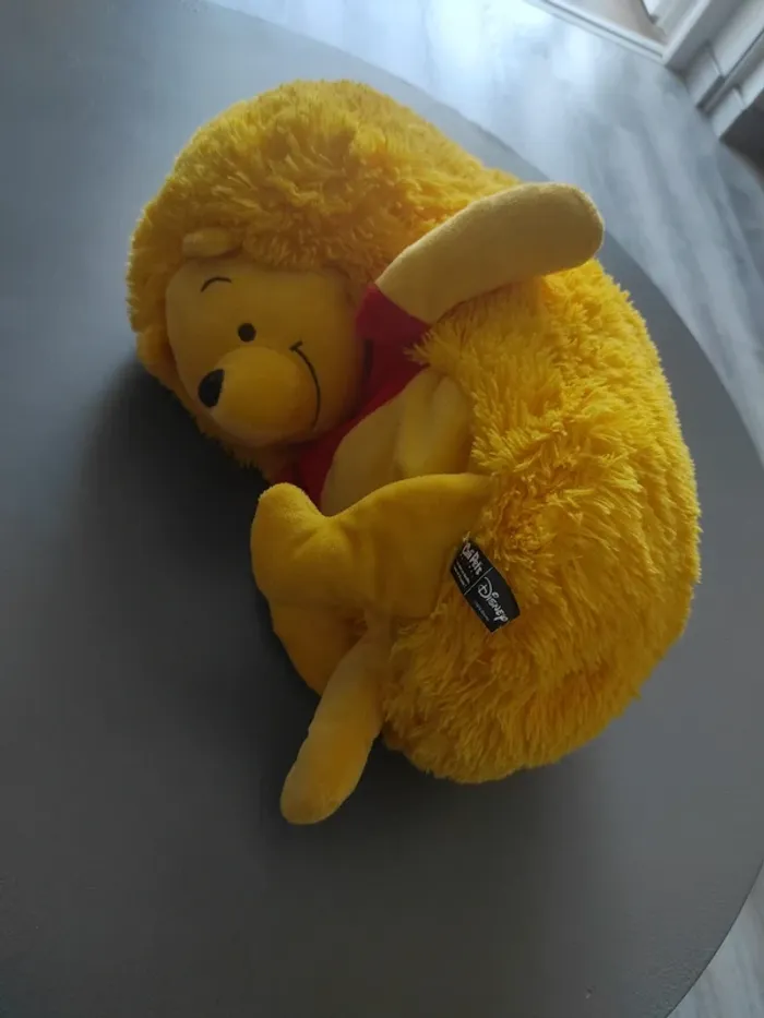 Peluche Winnie l'ourson Disney cali pets en parfait etat - photo numéro 2