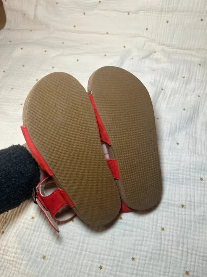 Sandales Bonton rouges – Taille 30 – Cuir & daim - photo numéro 3