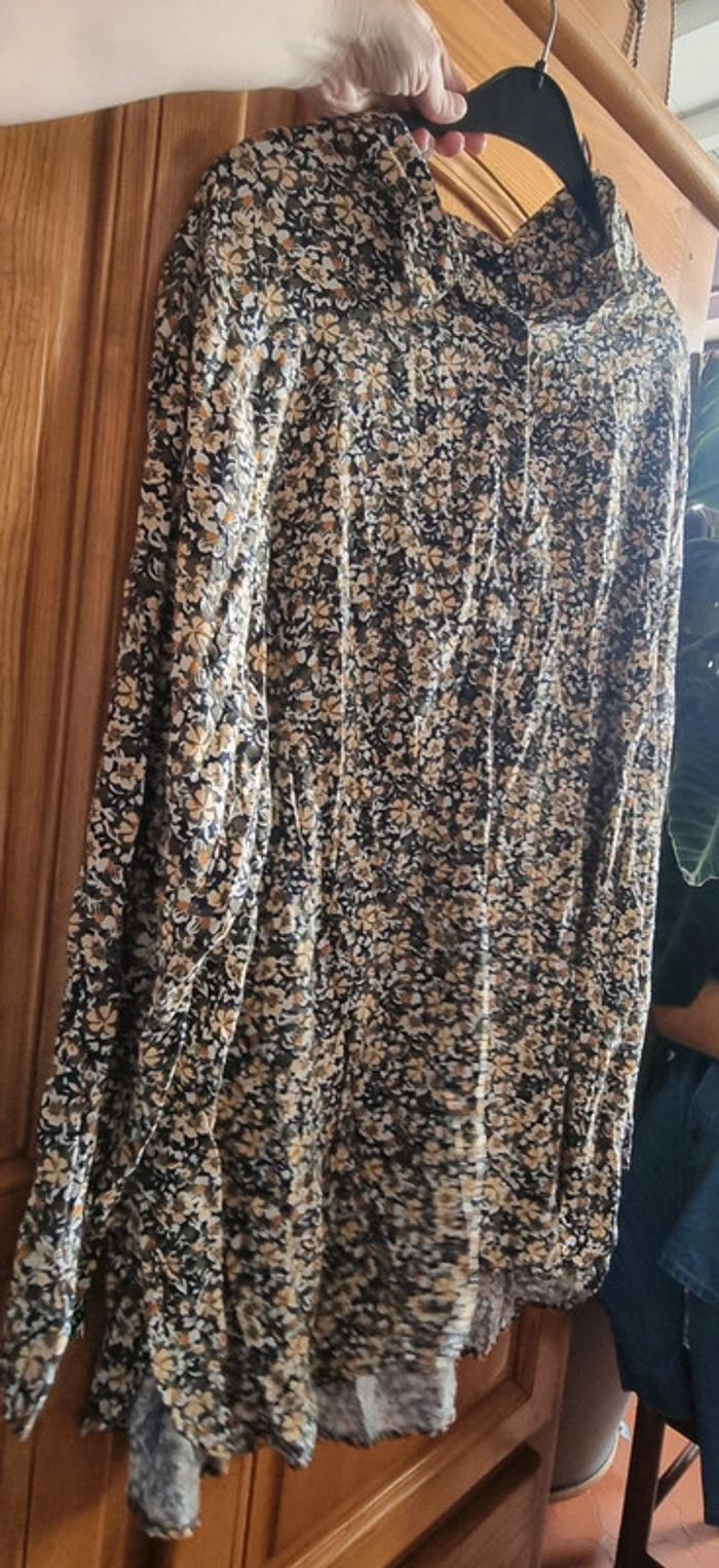 Chemise longue kiabi à flleurs vert jaune 2xl neuve jamais portée sans étiquette - photo numéro 2