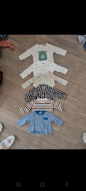 Lot tee-shirts manches longues.