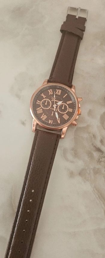 Montre marron