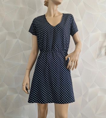 Robe à pois.