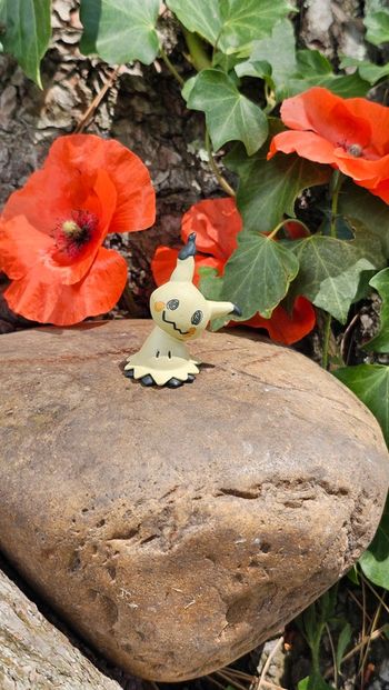 Super figurine Pokemon Nintendo tomy mimiqui