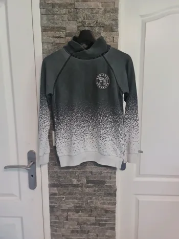 Pull la Halle 12 ans