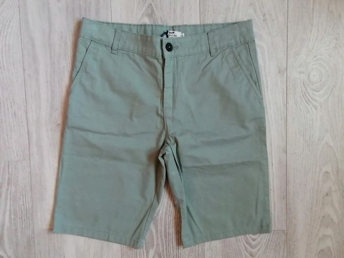 bermuda Cyrillus 
Taille 14 ans
Neuf juste lavé