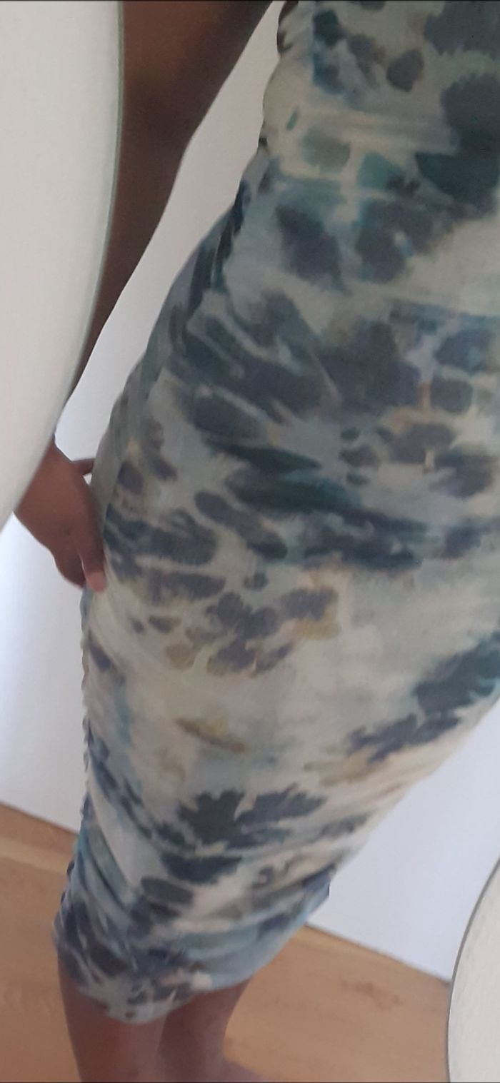 Robe dos nu prés du corps Zara - photo numéro 2