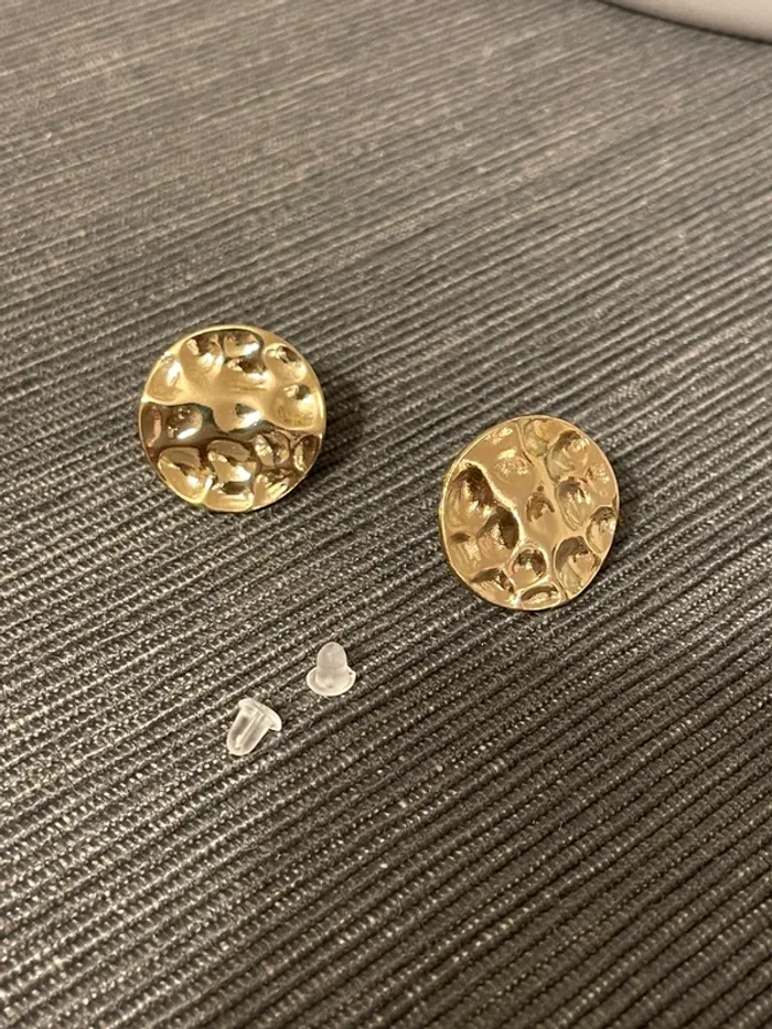 Boucles d’oreilles rondes dorées sublime et raffinées