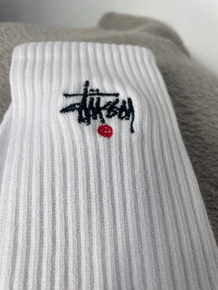 1 paire de chaussette stussy blanches 41/47 - photo numéro 2