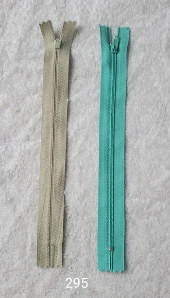 2 fermetures éclaires neufs de 23.5cm