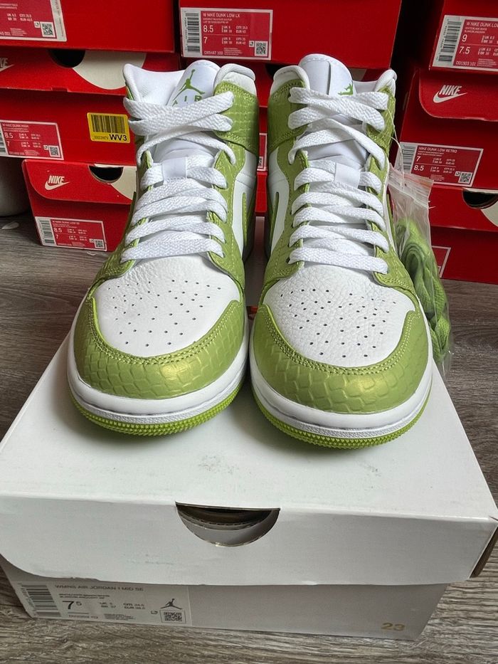 Nike Jordan 1 Mid Green Python - photo numéro 3