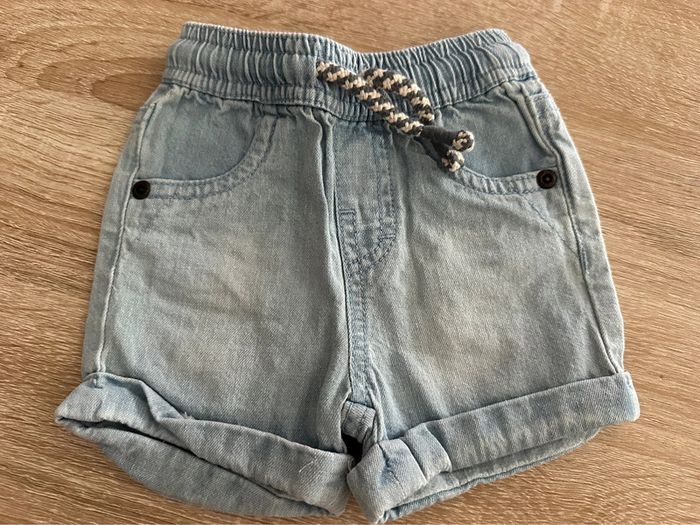 Short fille