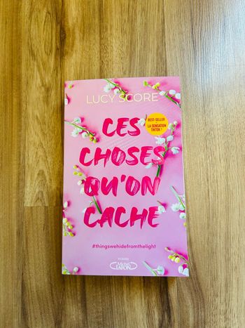 Livre de Lucy Score «Ces choses que l’on cache » Édition Michel Lafon