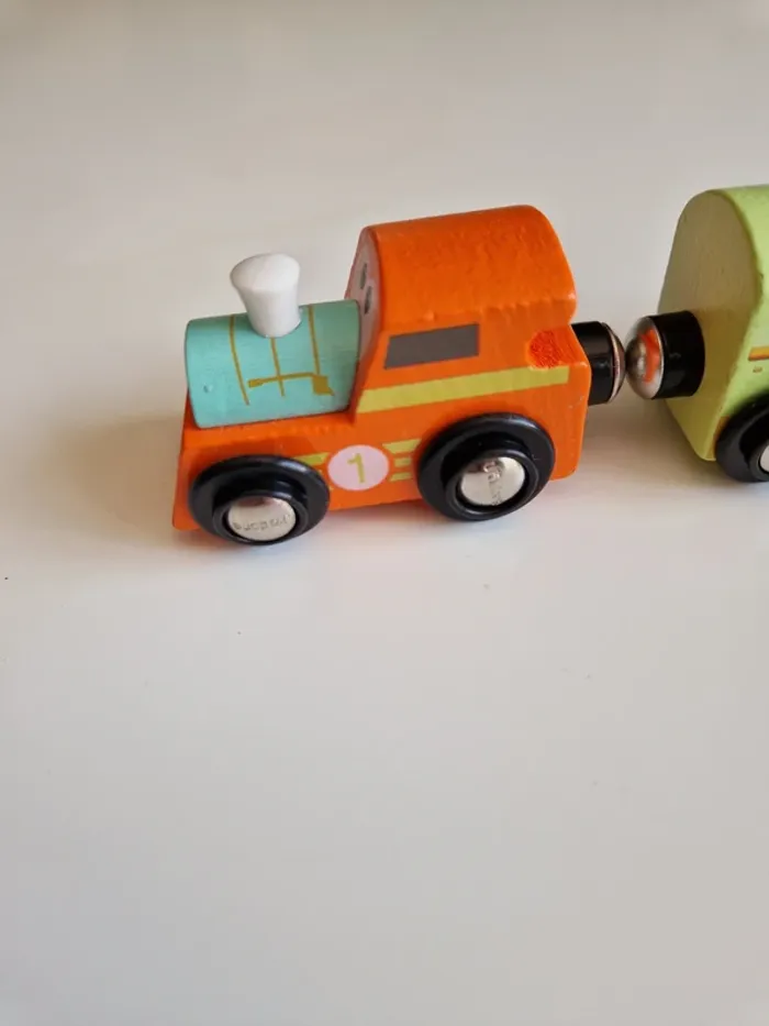 petit train en bois magnétique - photo numéro 3