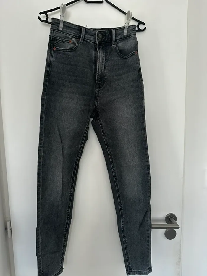Jean skinny gris foncé – Stradivarius - Taille 36 – Coupe super high waist