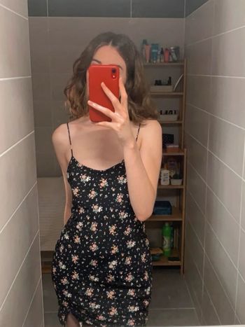 Robe courte noire à imprimé fleuris ASOS Design