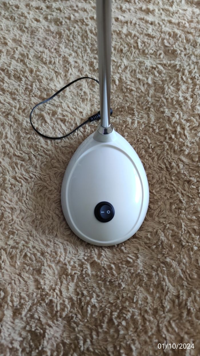 Lampe LED de bureau articulée - photo numéro 3