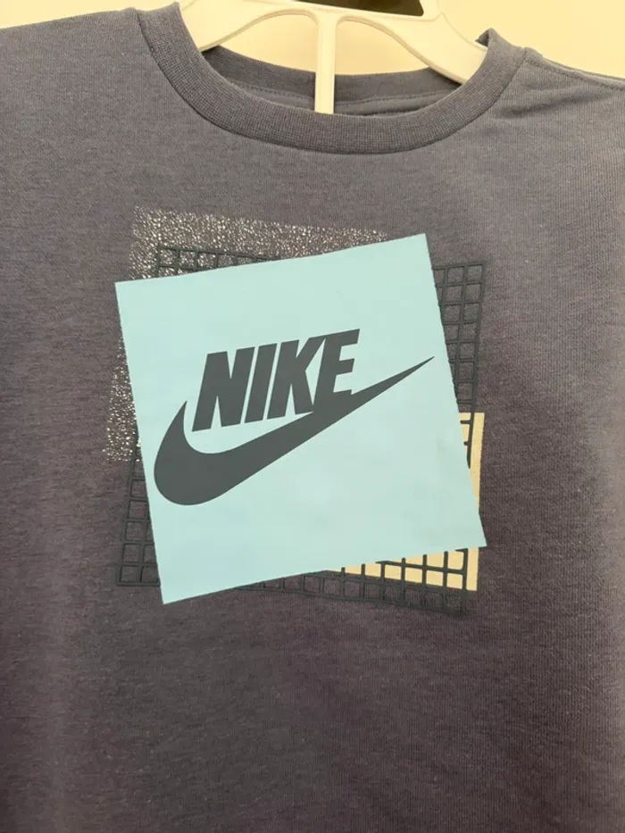 Ensemble survêtement Nike 7 ans - photo numéro 4