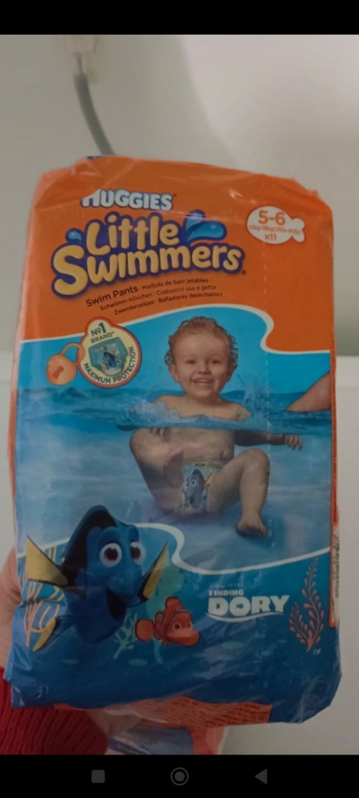 Couches maillots  jetables pour la piscine ou la mer Huggies
