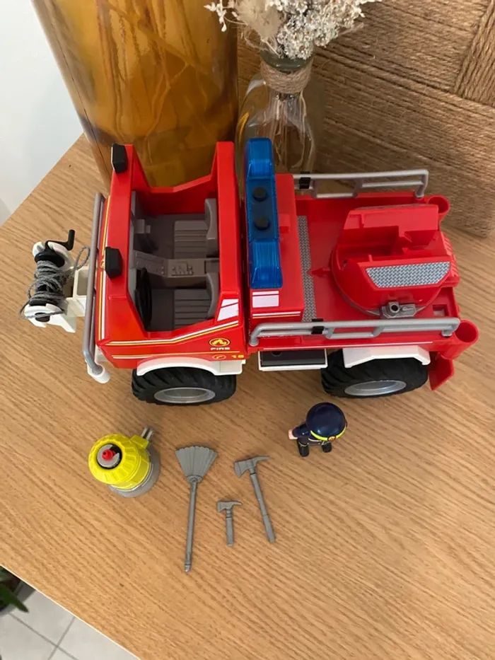 Véhicule 4x4 de pompier Playmobil - photo numéro 2
