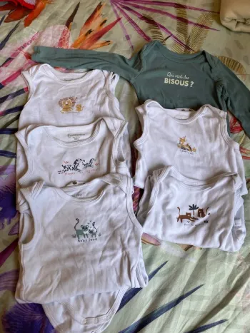 Lot bodies bébé 36 mois