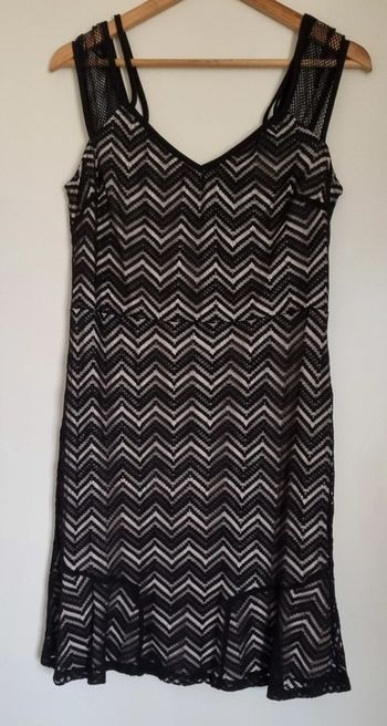 Robe beige et noir à bretelles fines