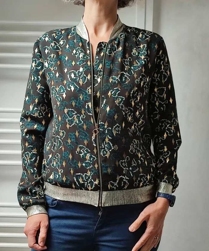 Jolie veste type bombers mi saison Taille 1 - photo numéro 2