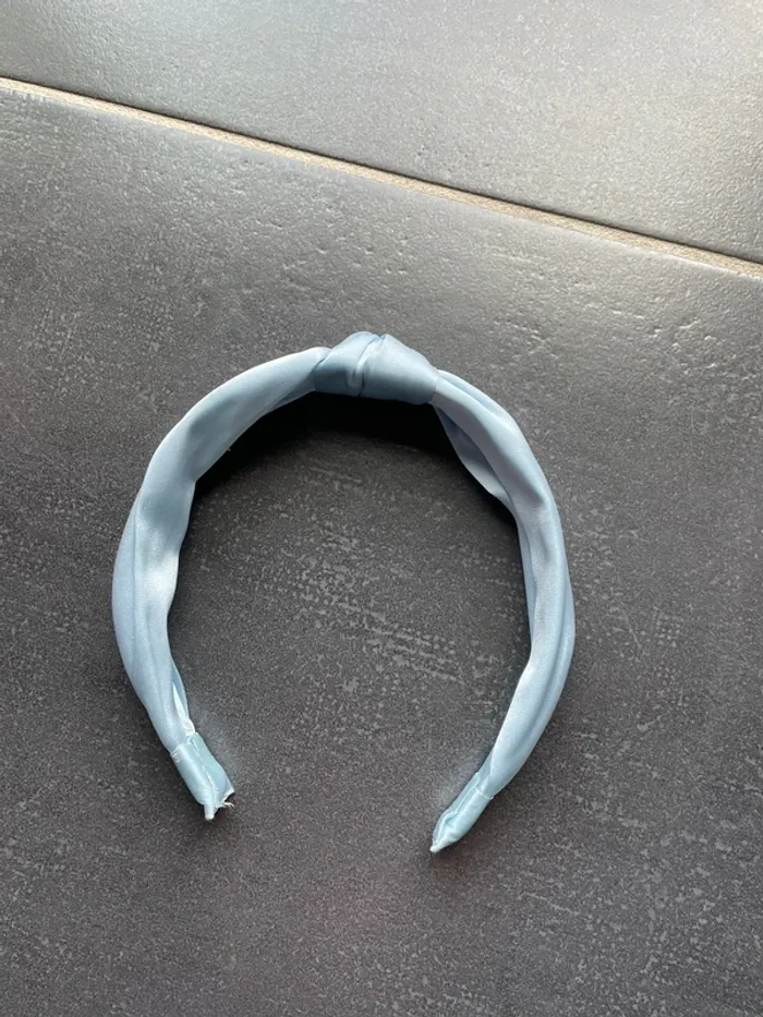 Serre tête bleu clair - photo numéro 2