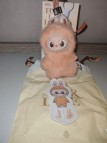 Labubu Pin for love lettre J