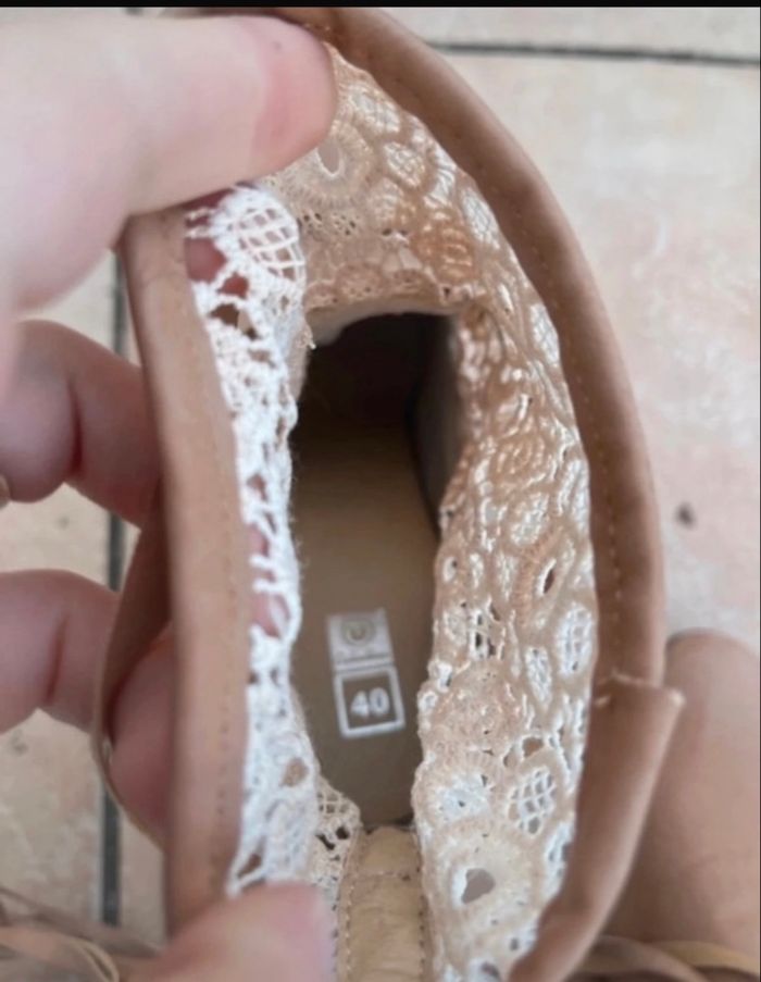 Bottine beige avec de la dentelle taille 40 de chez U Collection en bon état - photo numéro 7