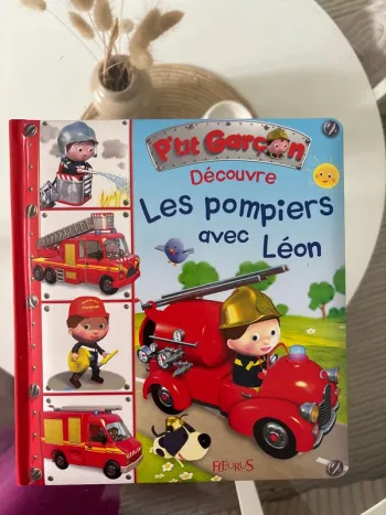 P’tit garçon découvre les pompiers avec Léon