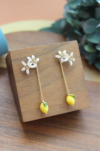 Boucles d’oreilles tiges citron et fleurs 
