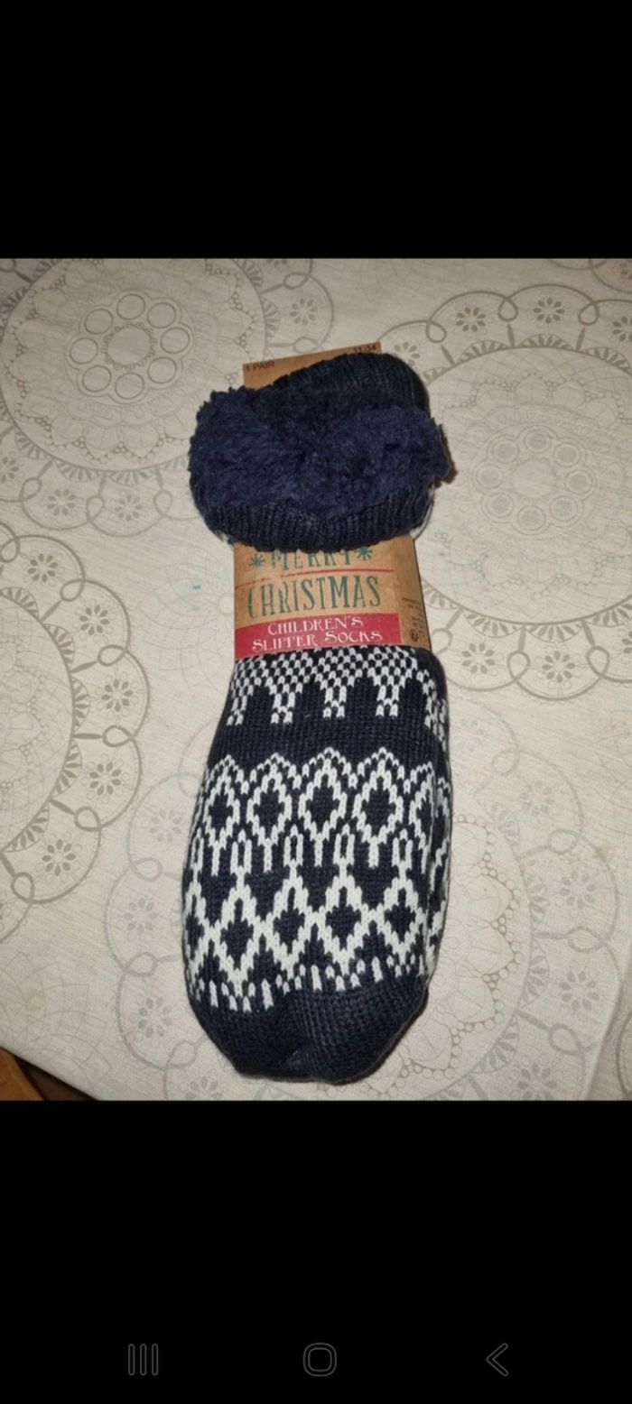 chaussons / chaussettes fourrées anti dérapants Taille 31 / 34 🎁  neuf  🎁 également dispo taille 27 / 30 🎁 garçon/fille