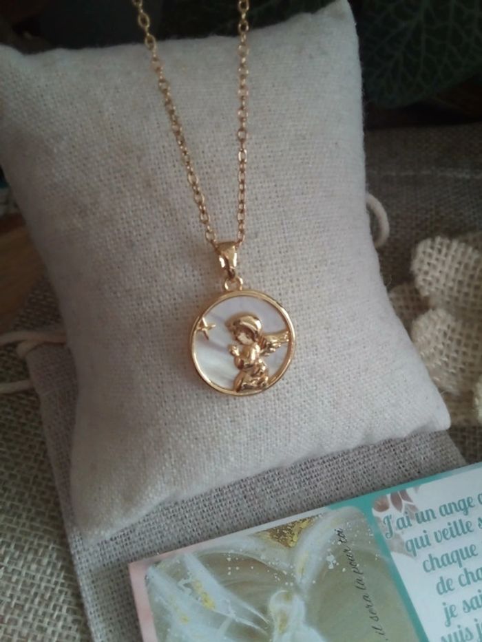 Collier petit ange + carte à message