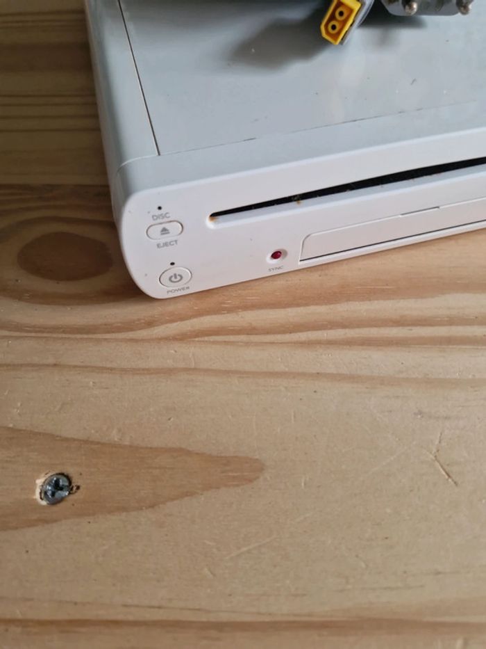 Wii u blanche avec chargeur - photo numéro 3