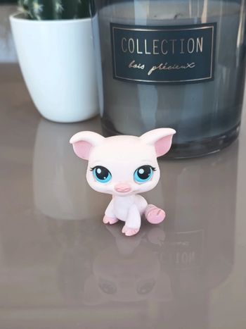 Littlest Pet Shop #87 or #305 white pink pig
