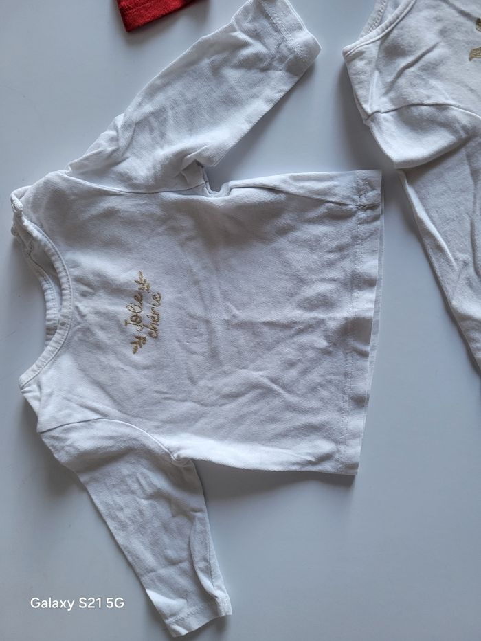 👕 Lot 3 hauts manches longues bébé – Kiabi – 1 mois1 haut rouge "Belle à croquer"
1 haut blanc "Maman je t’aime plus que tout" (écriture dorée ✨)
1 haut blanc "Jolie chérie" (écriture dorée ✨)
Taille 1 mois
Marque Kiabi
- photo numéro 2