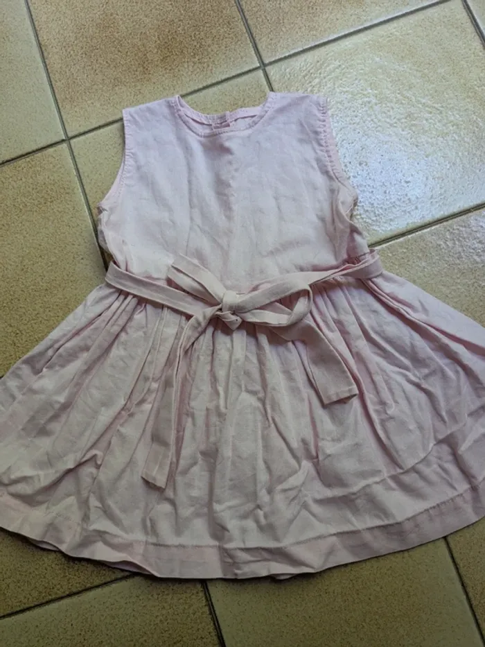 Robe rose pâle d'été