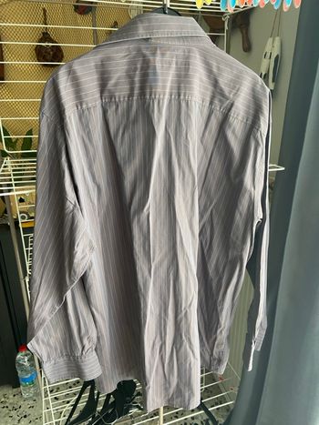 Chemise violette grise