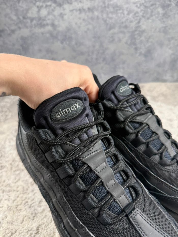 Nike Air Max 95 - Essentiel Triple Black - Full Black - photo numéro 11