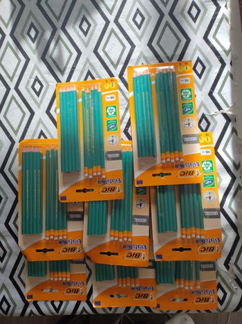 Lot de 8 lots de crayons bic évolution soit 120 crayons 