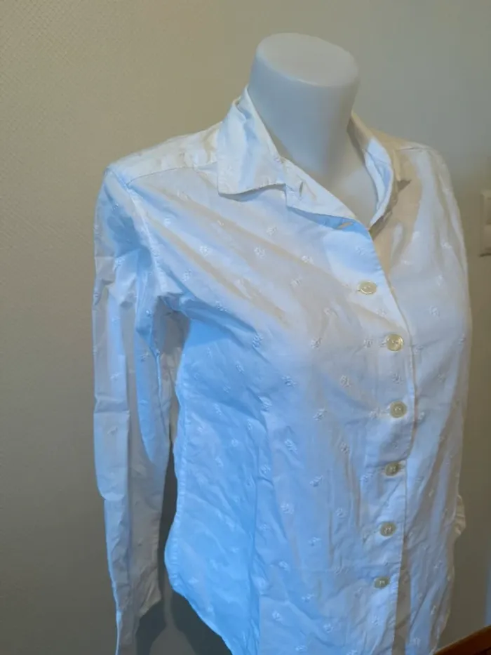 Blouse blanche en très bon état Claudie pierlot taille 1 - photo numéro 2