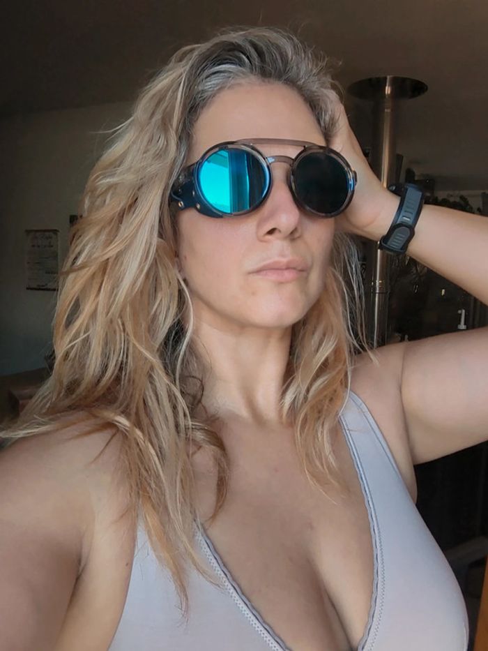 Lunettes solaires aviateur verres bleus monture gris fumé - photo numéro 5