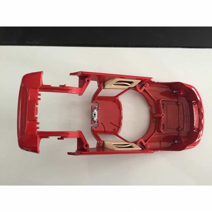 carcasse coque pièce détachée Ferrari 250 le mans 1965 1/18 1/18e 1/18eme burago - photo numéro 2
