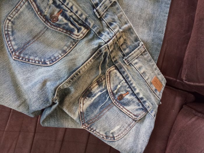 Jeans tendance T40 "Jennyfer" aspect délavé et usé - très bon état - photo numéro 4