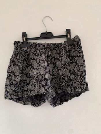 Short noir et blanc à motif
