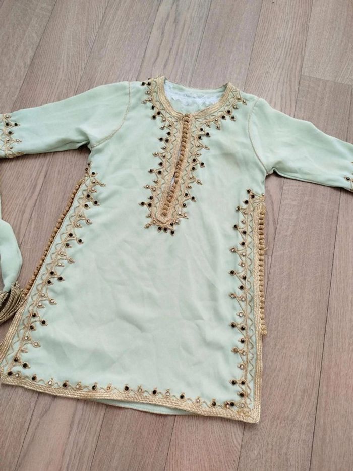 Caftan 9 mois vert très bonne etat - photo numéro 2