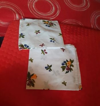 Lot de 2 serviettes de table neuve- motif d olive