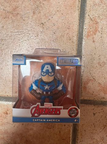 Figurine en metal neuve Captain America
