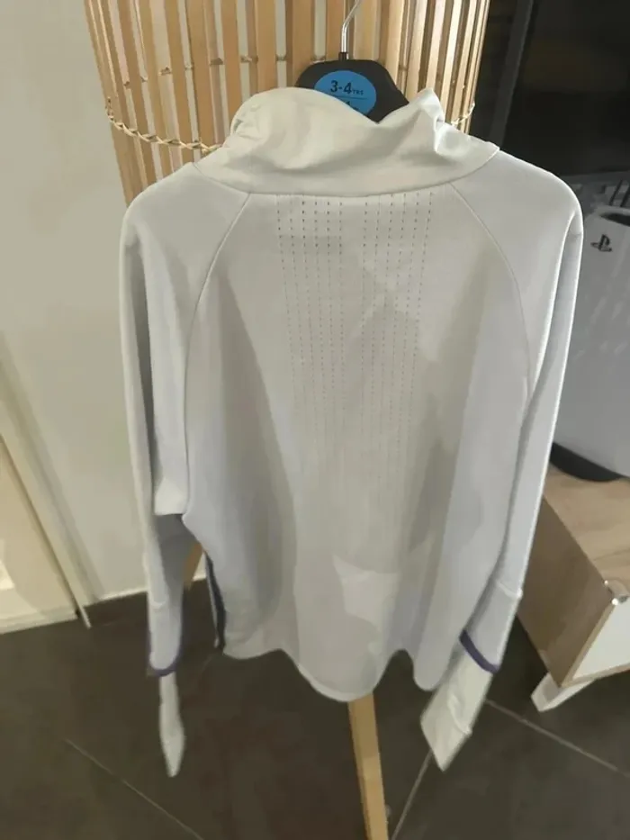 Maillot de foot real Madrid taille XS - photo numéro 7